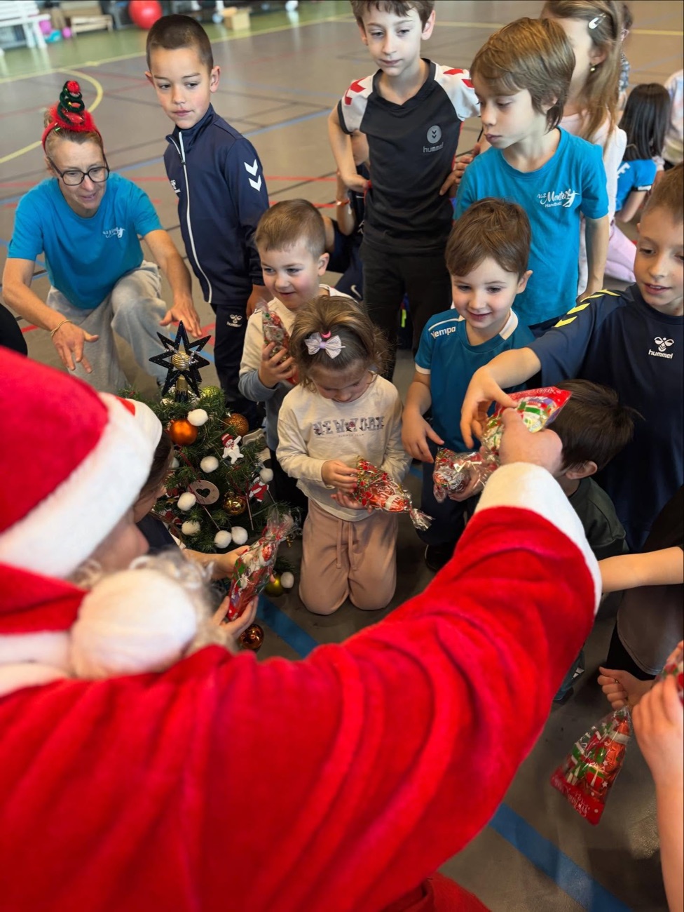 Arbre de Noël du club avec les plus jeunes